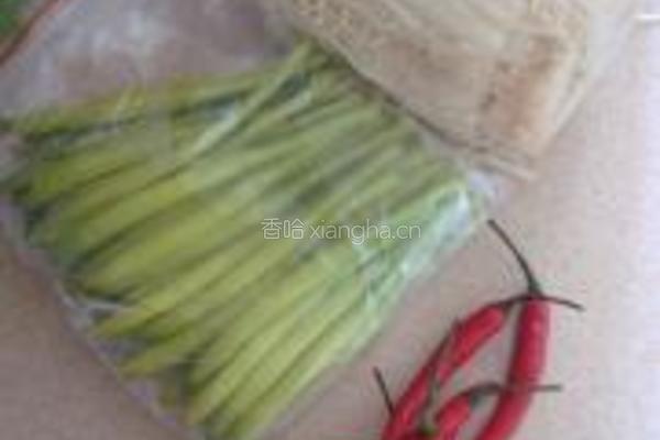 鲜黄花拌金针菇的做法图解1