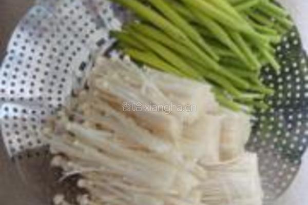 鲜黄花拌金针菇的做法图解2