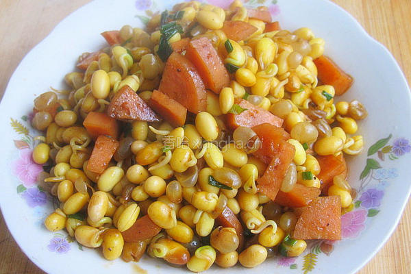 黄豆芽炒火腿肠