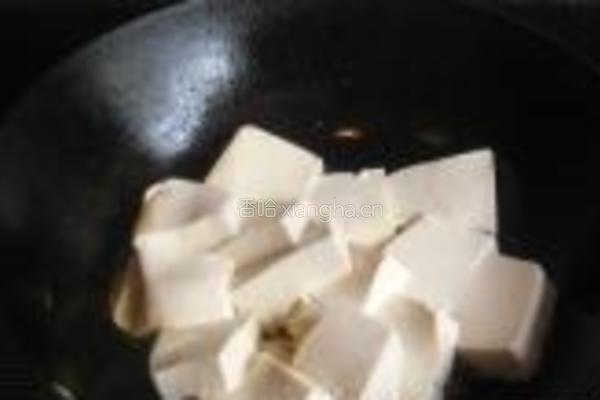 豆腐木耳炖咸青鱼的做法图解4