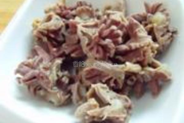 蒜薹菊花胗的做法图解1