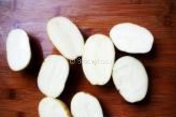 滋补菜烤牛肉土豆的做法图解1