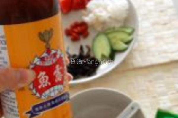 泰式拌银耳蔬菜色拉的做法图解2