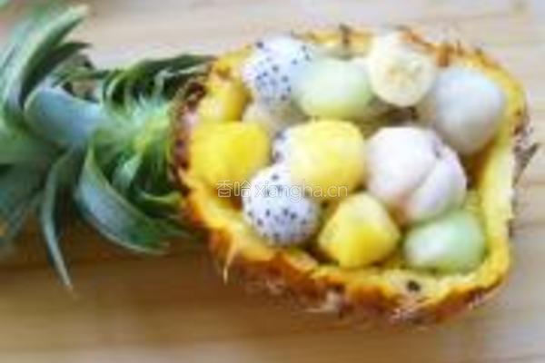 菠萝船水果沙拉的做法图解3