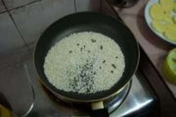 土豆粉蒸肉的做法图解3