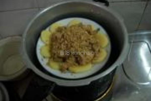 土豆粉蒸肉的做法图解8