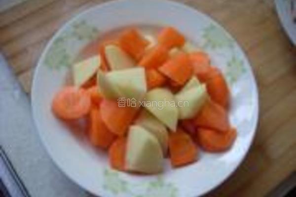 土豆胡萝卜红烧肉的做法图解1