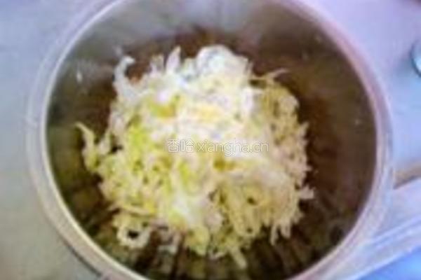 番茄白菜牛肉面的做法图解1