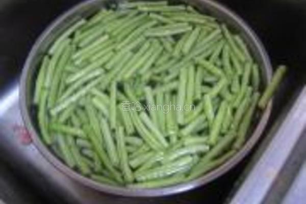 凉拌酱汁豆角的做法图解3
