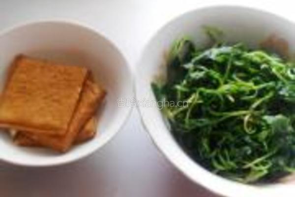 马兰头拌香干的做法图解2