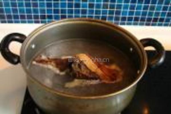 腊肉焖饭的做法图解1