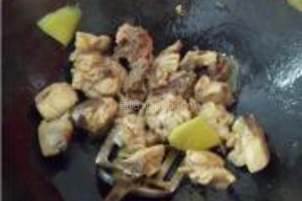 家常板栗烧鸡腿的做法图解3