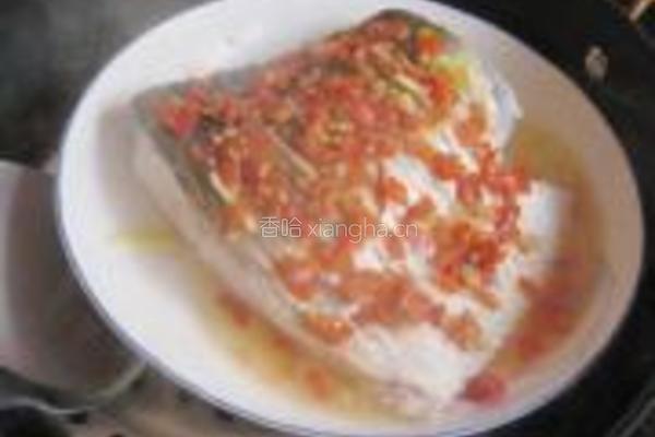 蒜味剁椒蒸青鱼的做法图解6