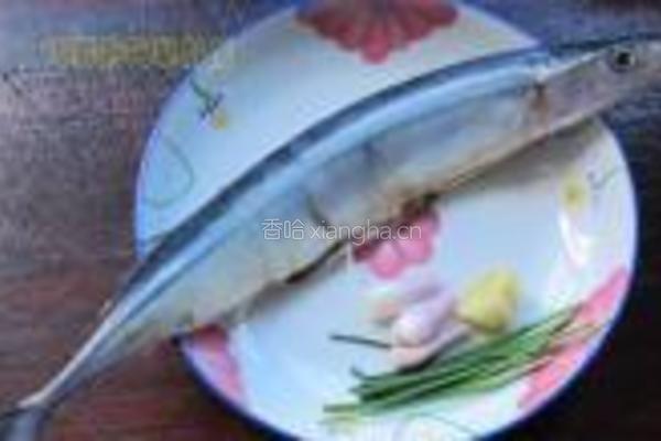香煎秋刀鱼的做法图解1