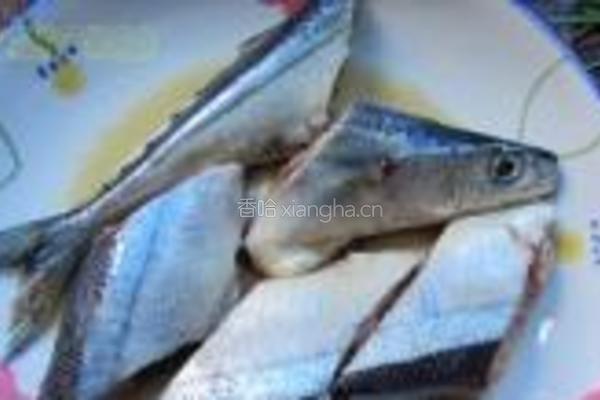 香煎秋刀鱼的做法图解2