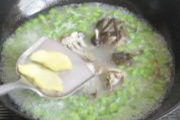河蟹毛豆汤的做法图解7