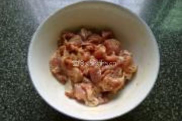 肉片炒手撕甜椒的做法图解3