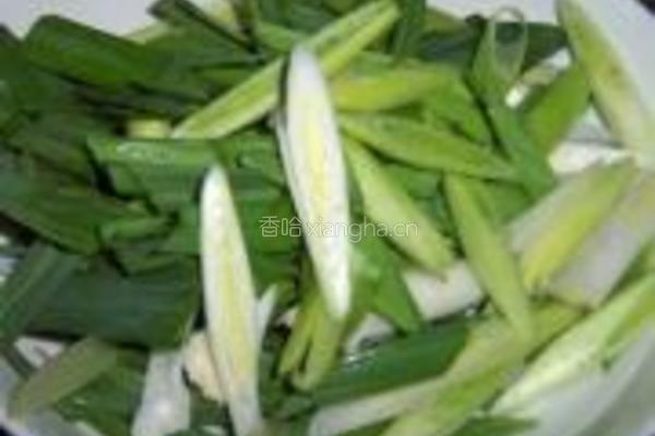 血豆腐肉片炒青蒜的做法图解2