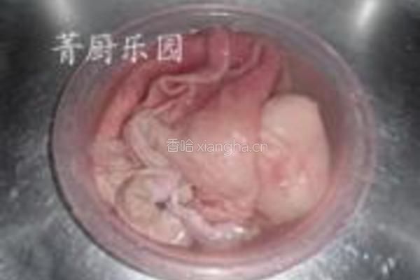 药膳健胃猪肚汤的做法图解1