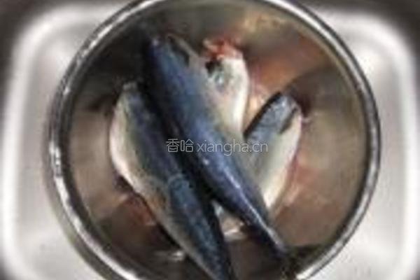 沙丁鱼炖土豆的做法图解2