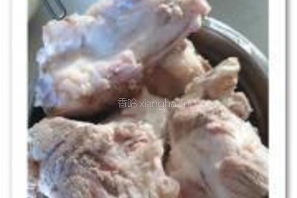 娃娃菜大骨汤的做法图解3