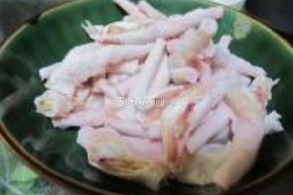 鹌鹑蛋烧鸡脚的做法图解2