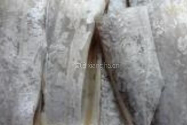 茼蒿炖带鱼的做法图解1