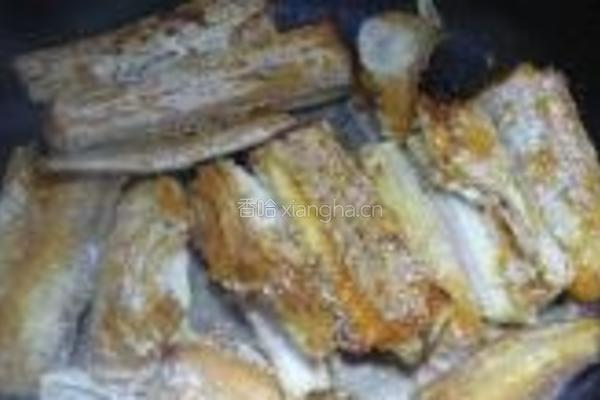 茼蒿炖带鱼的做法图解6