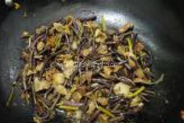 蕨菜炒花肉的做法图解8