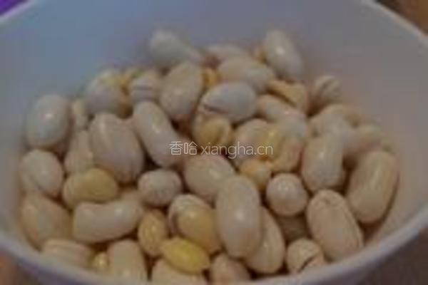 花生黄豆炖猪蹄的做法图解1