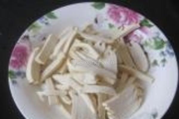 肉丝茶干炒芹菜的做法图解2