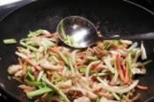 榨菜炒鸡丝的做法图解7