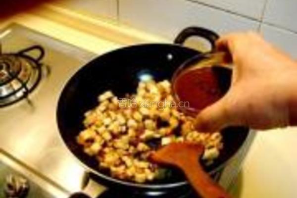 蘑菇豆干炸酱面的做法图解7