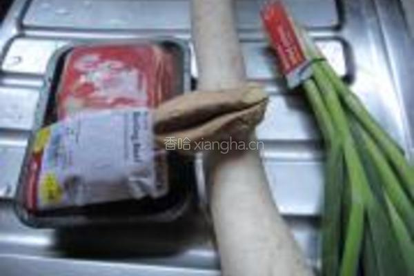 萝卜烧牛腩的做法图解1