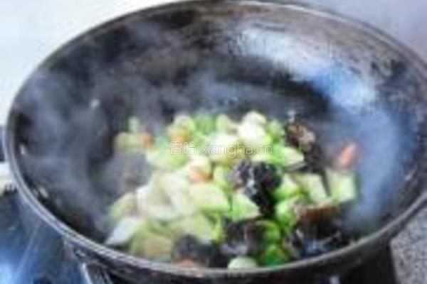 什锦丝瓜丁的做法图解6