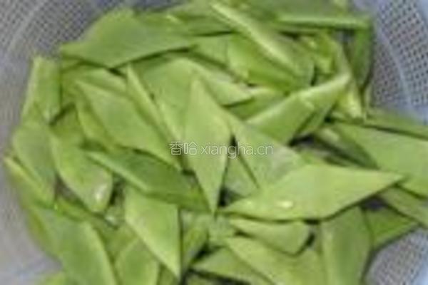 番茄肉片炒芸豆的做法图解1