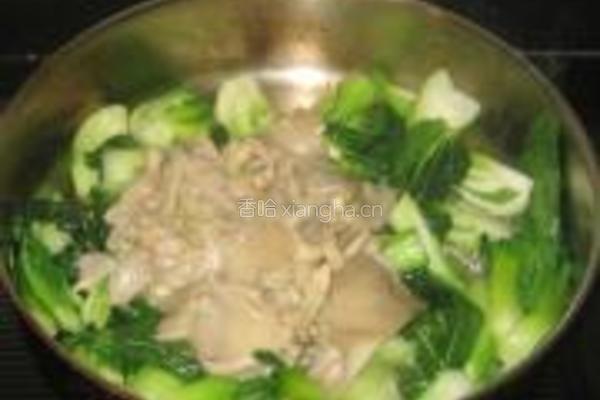 平菇方香肠炒青菜的做法图解5