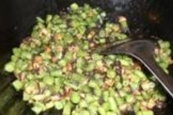橄榄菜炒四季豆的做法图解8