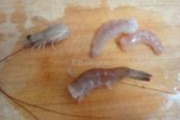 马蹄炒虾球的做法图解2