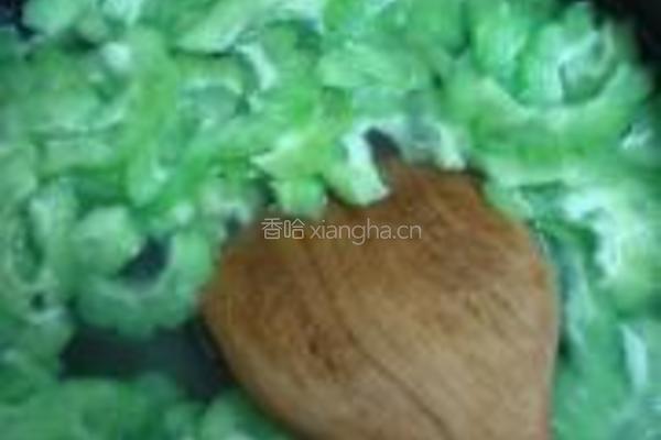 豆豉鲮鱼炒苦瓜的做法图解3