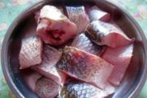 草鱼烧茄子的做法图解2