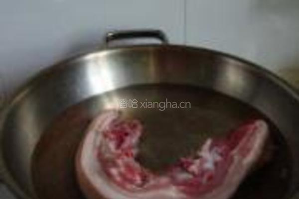 墨鱼焖五花肉的做法图解1