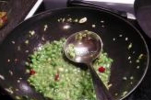 酸黄瓜四季豆炒肉末的做法图解5