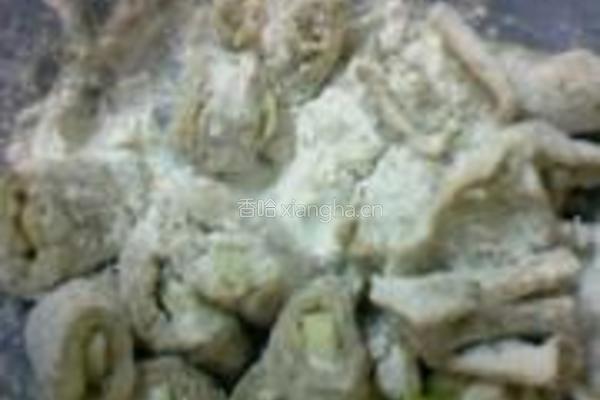 双味炸肥肠的做法图解2