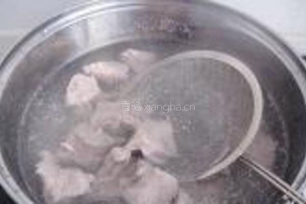 川味土豆烧排骨的做法图解2