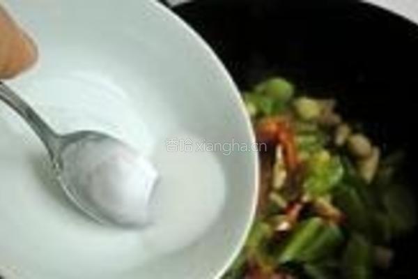 蚝油莴笋炒鸡腿菇的做法图解11