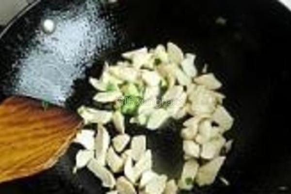 蚝油莴笋炒鸡腿菇的做法图解6