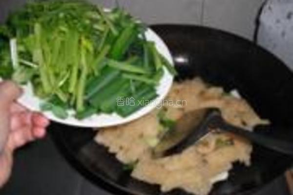 猪肉皮炒芹菜青蒜的做法图解7