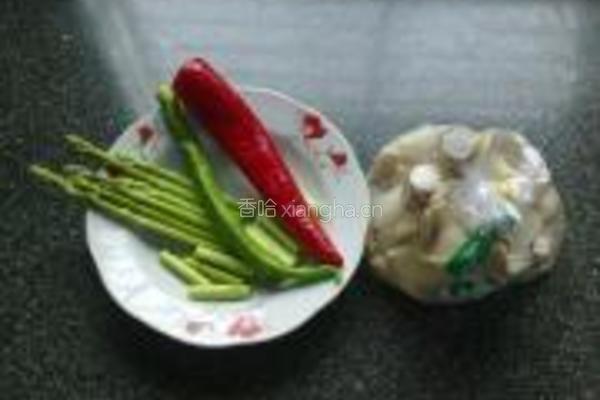 清蒸芦笋猪肚菇的做法图解1