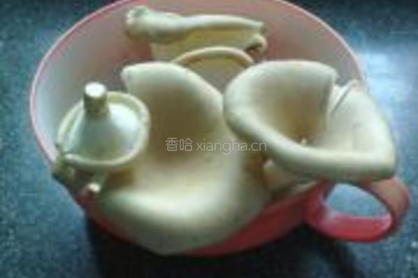 清蒸芦笋猪肚菇的做法图解2